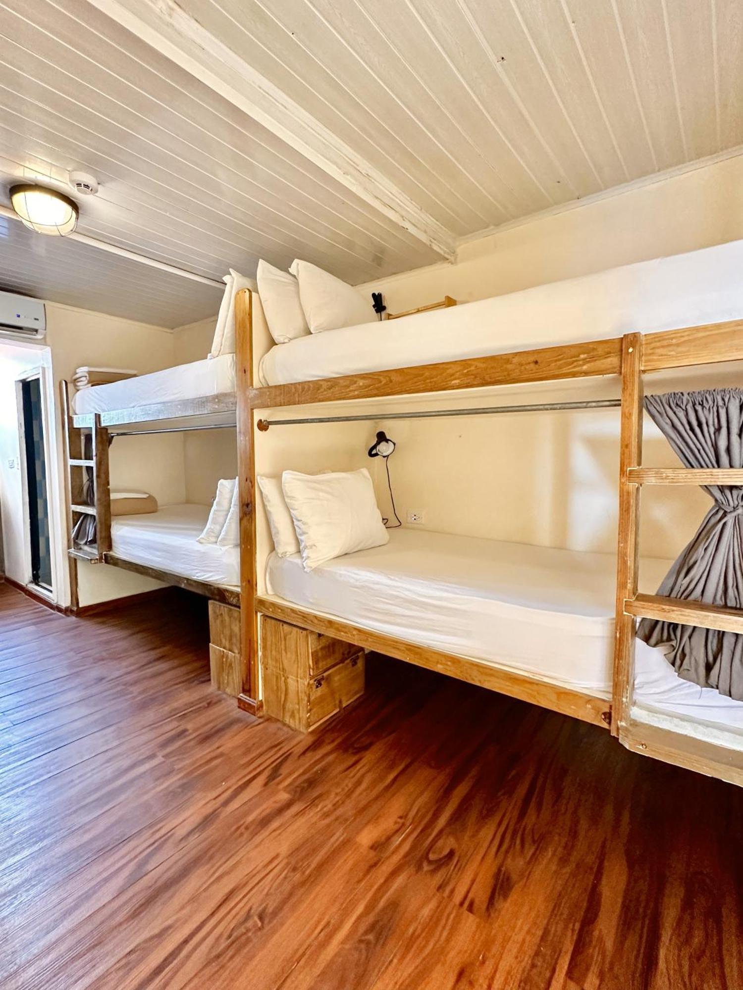 Socialtel Bocas Del Toro Hotel Bagian luar foto